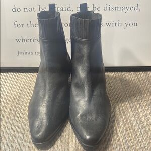 Vince Black Ankle Booties with Elastic Panels Women SZ 10 Box1